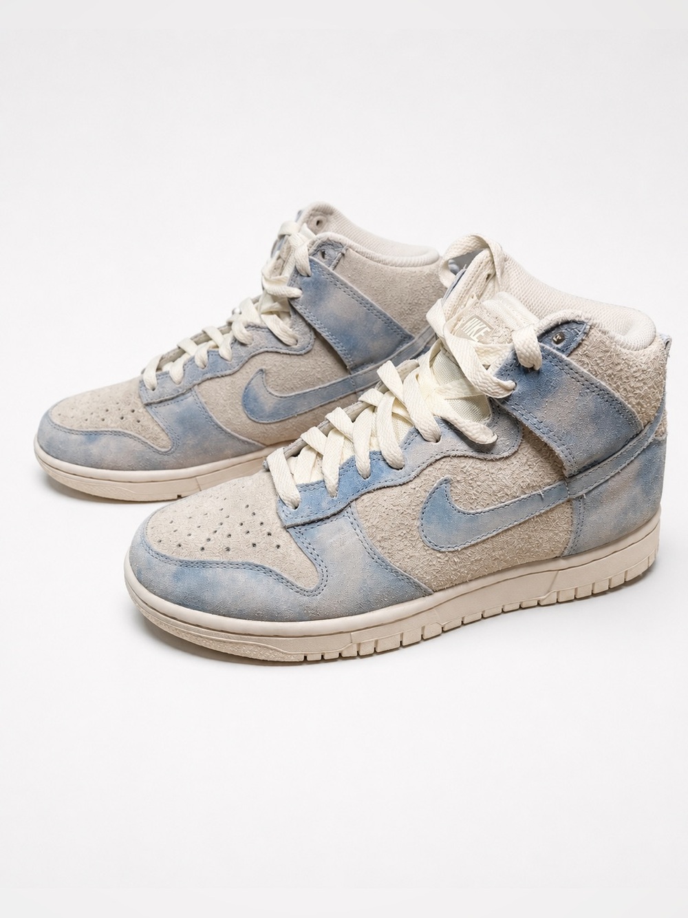 Nike Dunk High SE “Clouds” / Celestine Blue sneakers in Women’s Size 7
